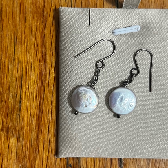 Jewelry - Pearl pendant dangle earrings